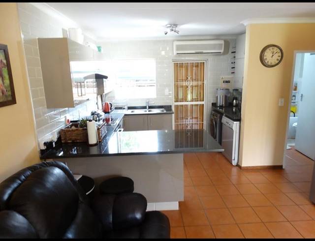 2 BEDROOM TOWNHOUSE FOR SALE IN DIE HOEWES